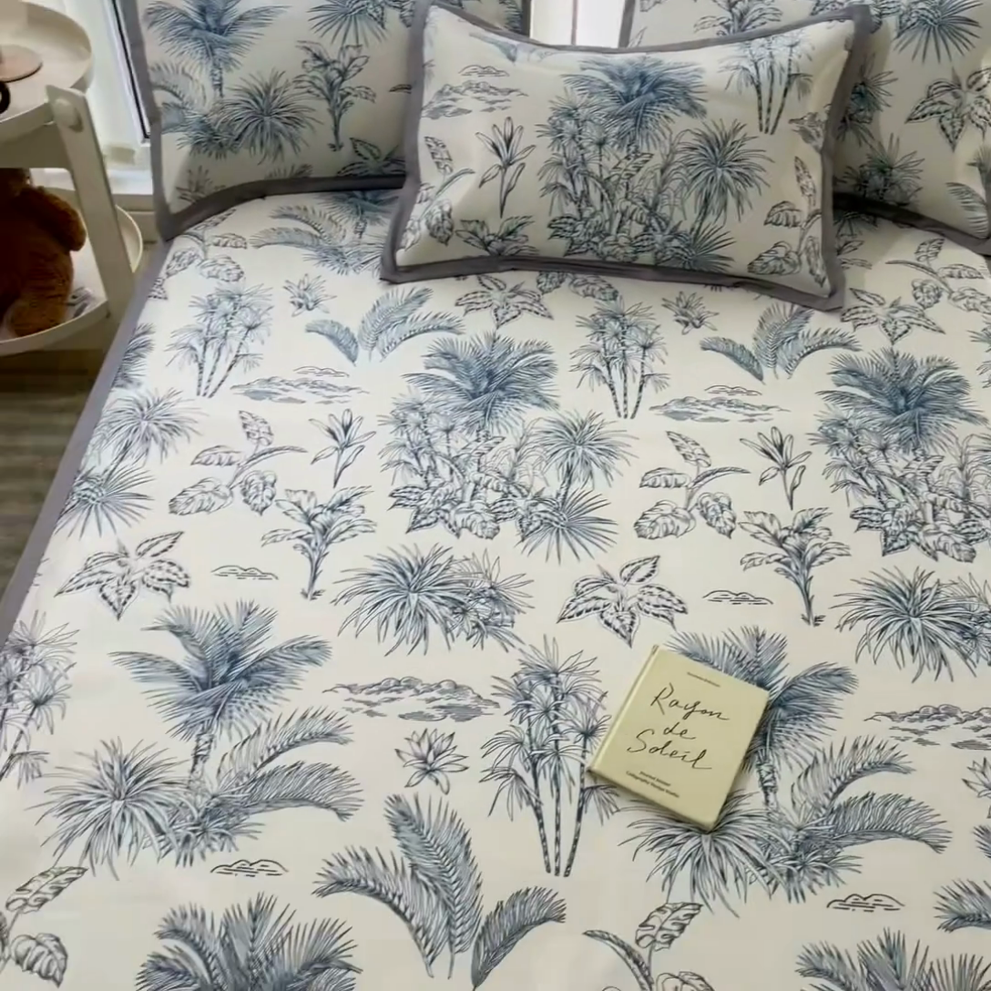 91家纺网 家纺一手货源 找家纺 川悦生活 2025新款600D立体宽边冰丝印花凉席 森林丛野-蓝