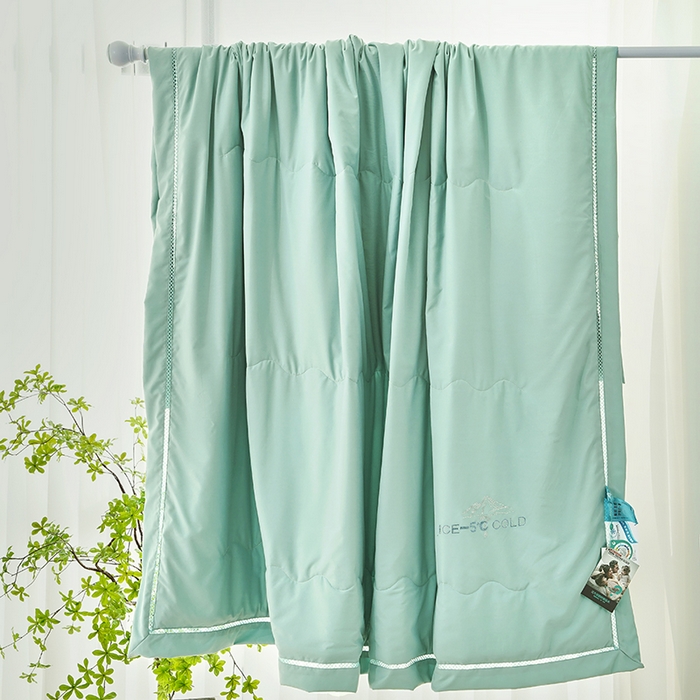 91家纺网 家纺一手货源 找家纺 优姿2025新款云柔棉大豆镂空烫钻夏被被子被芯 蓝色