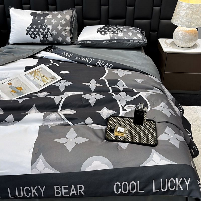 91家纺网 家纺一手货源 找家纺 （总）奥汀洛家纺 2025新款数码印花大版水洗真丝冰丝天丝夏被四件套