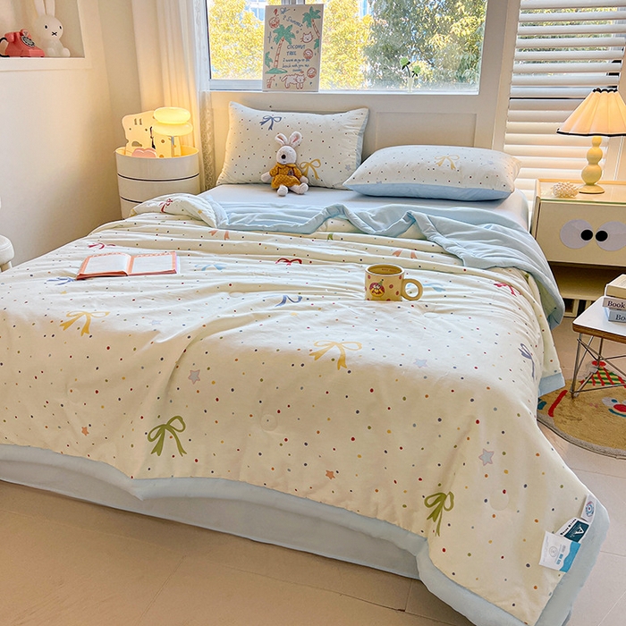 91家纺网 家纺一手货源 找家纺 金喜 2025新款全棉印花夏被可爱卡通风夏凉被薄被子夏被四件套 甜美蝴蝶结
