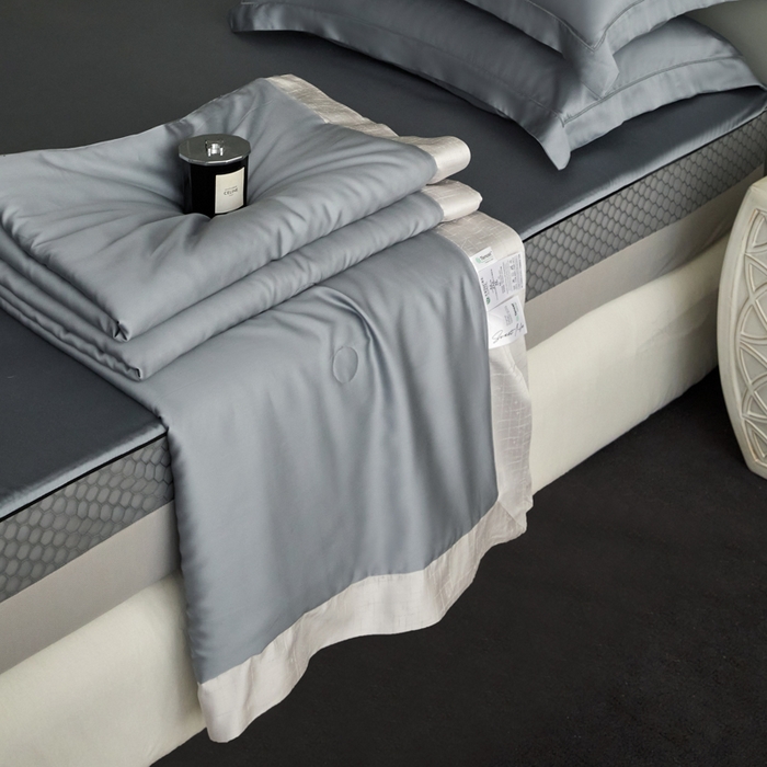 91家纺网 家纺一手货源 找家纺 A+爱家（纪梵茜） 2025新款纯色夏被四件套 云灰
