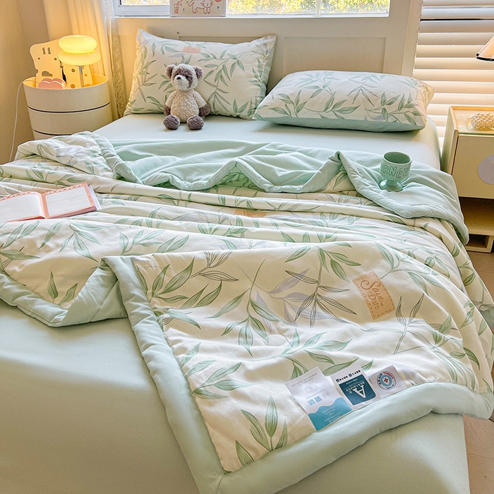 91家纺网 家纺一手货源 找家纺 金喜 2025新款全棉印花夏被可爱卡通风夏凉被薄被子夏被四件套 叶曲