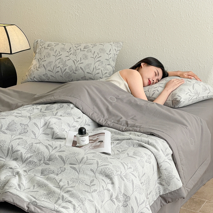 91家纺网 家纺一手货源 找家纺 吾诺 2025 全棉色织提花三层纱夏被四件套全棉夏被大豆夏被夏凉被空调被子被芯 梦幻花园-灰