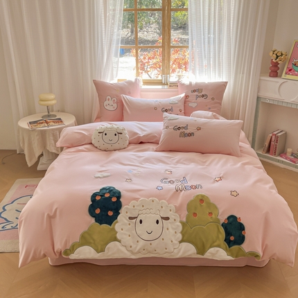 恋绒2025新款亲肤全棉水洗棉纯棉贴布绣立体刺绣四件套系列—暗合款（提供买家秀）（送同款抱枕） 羊咩咩-粉