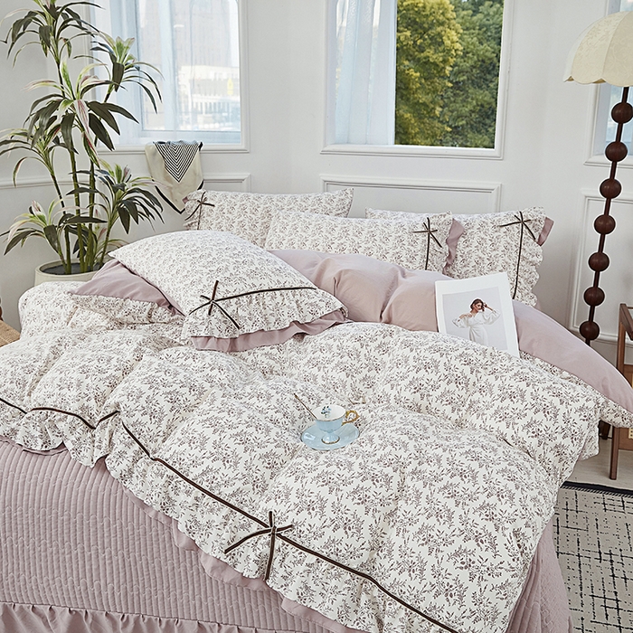 91家纺网 家纺一手货源 找家纺 卡迪亚家纺 2025新款轻氧棉小碎花韩式花边床盖 紫馨