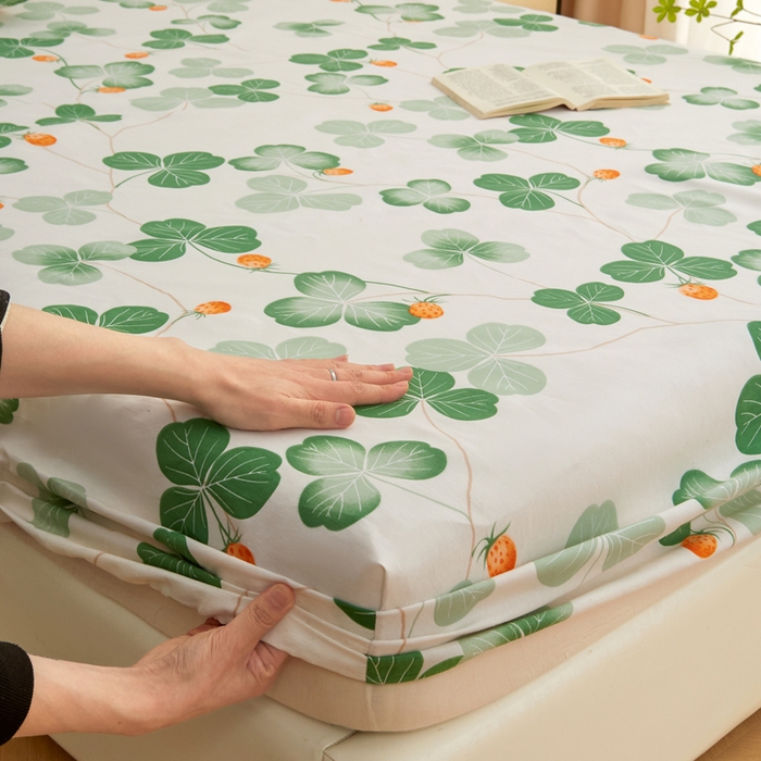 91家纺网 家纺一手货源 找家纺 金泰莱 2025新款锦柔老粗布印花床笠 绿意草莓