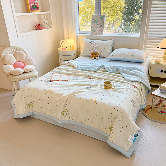 91家纺网 家纺一手货源 找家纺 金喜 2025新款全棉印花夏被可爱卡通风夏凉被薄被子夏被四件套 甜美蝴蝶结