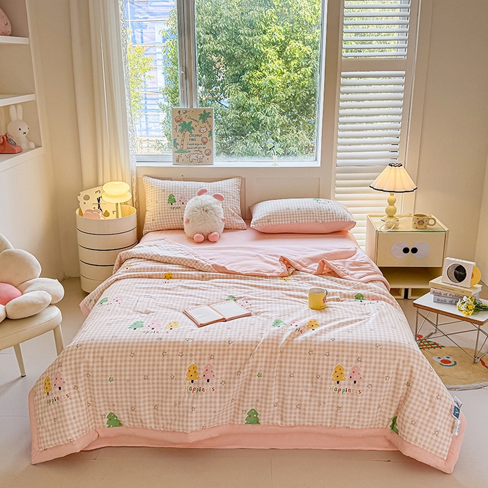 91家纺网 家纺一手货源 找家纺 金喜 2025新款全棉印花夏被可爱卡通风夏凉被薄被子夏被四件套 美好时光