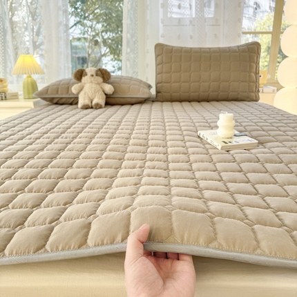 91家纺网 家纺一手货源 找家纺 （总）麒东家纺 2025新款ins纯色磨毛夹棉床垫