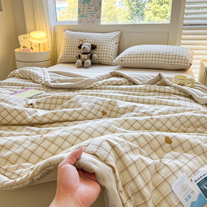 91家纺网 家纺一手货源 找家纺 金喜 2025新款全棉印花夏被可爱卡通风夏凉被薄被子夏被四件套 极简主义