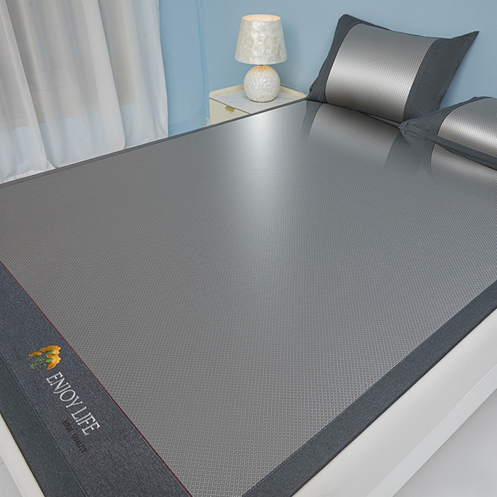 91家纺网 家纺一手货源 找家纺 能好家纺 2025新款三明治冰藤席凉席小米花系列 灰色