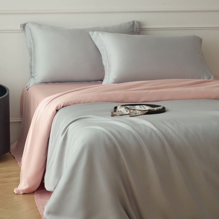 91家纺网 家纺一手货源 找家纺 涵宸2025新款天丝-天丝棉-纯色四件套-场景1 时尚灰+玫瑰粉
