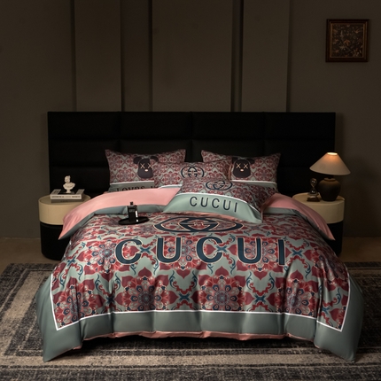 91家纺网 家纺一手货源 找家纺 色鬼布艺 2025新款冰丝四件套水洗真丝四件套大牌风擦边四件套 冰丝绿色花朵