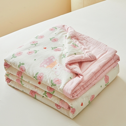 91家纺网 家纺一手货源 找家纺 爱屋及屋2025新款棉花夏被 曼塔玫瑰