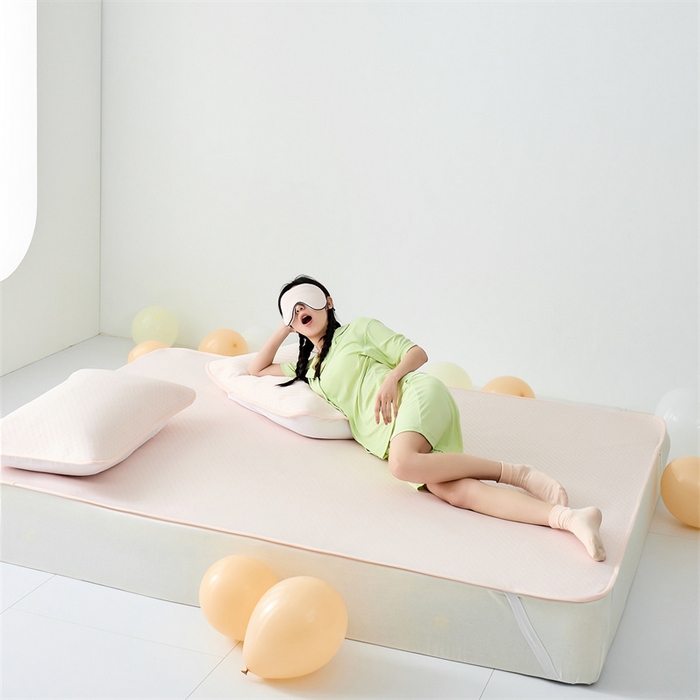 91家纺网 家纺一手货源 找家纺 凌云家纺 2025年爆款新品100%锦纶冰丝凉感三明治凉席 粉色