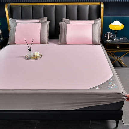 91家纺网 家纺一手货源 找家纺 小牛席业 2025新款小千鸟格-甜蜜夏日冰丝席系列（床笠款）凉席藤席冰藤席竹席空调席草席冰丝席豆豆席乳胶席三件 甜蜜夏日冰丝席-（床笠款)粉色