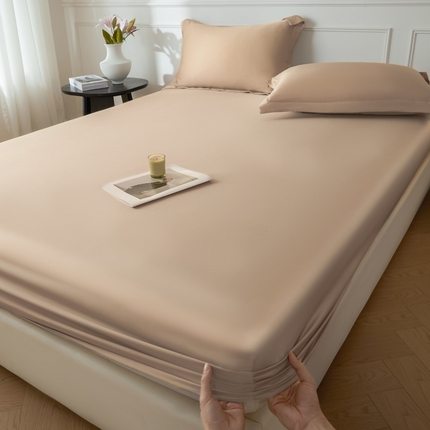 91家纺网 家纺一手货源 找家纺 涵宸2025新款天丝-天丝棉-纯色单床笠-场景1 床笠-奶茶杏