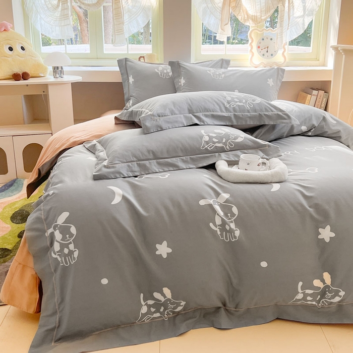 91家纺网 家纺一手货源 找家纺 7V 2025新款轻奢大宽边100%纯棉四件套133*76全棉喷气宽幅长绒棉被套床单床笠套件 可蒂狗-灰