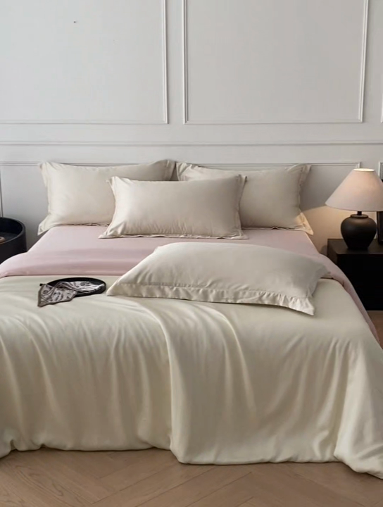 91家纺网 家纺一手货源 找家纺 涵宸2025新款天丝-天丝棉-纯色四件套-场景1 象牙白+玫瑰粉