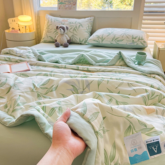 91家纺网 家纺一手货源 找家纺 金喜 2025新款全棉印花夏被可爱卡通风夏凉被薄被子夏被四件套 叶曲