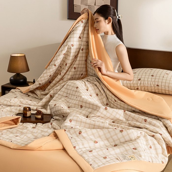 91家纺网 家纺一手货源 找家纺 吾诺 2025 全棉印花单层纱大豆夏被四件套夏凉被空调被子被芯全棉夏被 格子草莓