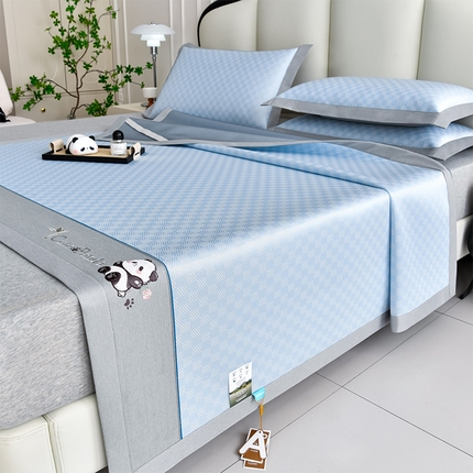 91家纺网 家纺一手货源 找家纺 小牛席业 2025新款棋盘格-熊猫冰丝席系列凉席藤席冰丝席冰藤席冰丝席竹席空调席乳胶席凉感豆豆席 棋盘格-熊猫冰丝席（浅蓝）