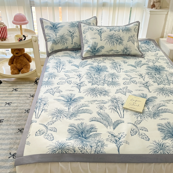 91家纺网 家纺一手货源 找家纺 川悦生活 2025新款600D立体宽边冰丝印花凉席 森林丛野-蓝