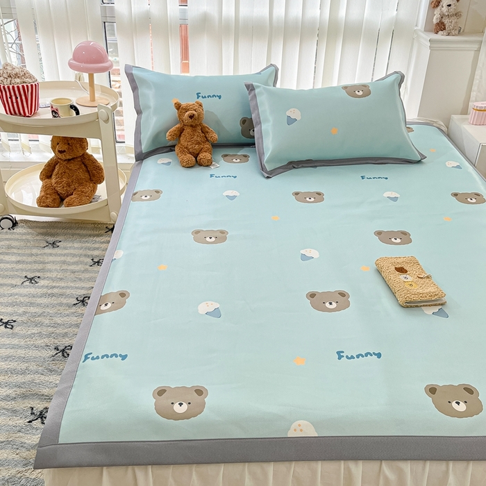 91家纺网 家纺一手货源 找家纺 川悦生活 2025新款600D立体宽边冰丝印花凉席 奶味D熊仔