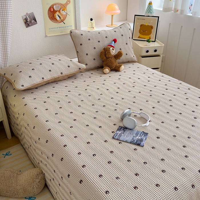 91家纺网 家纺一手货源 找家纺 赫梵茜 2025新款有氧针织双层纱单床盖床盖三件套床盖四件套 格子熊