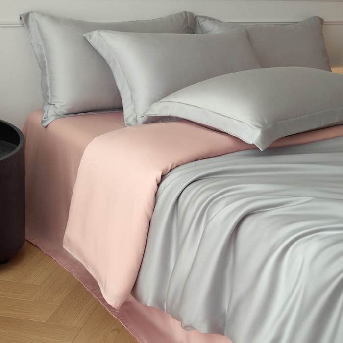91家纺网 家纺一手货源 找家纺 涵宸2025新款天丝-天丝棉-纯色四件套-场景1 时尚灰+玫瑰粉