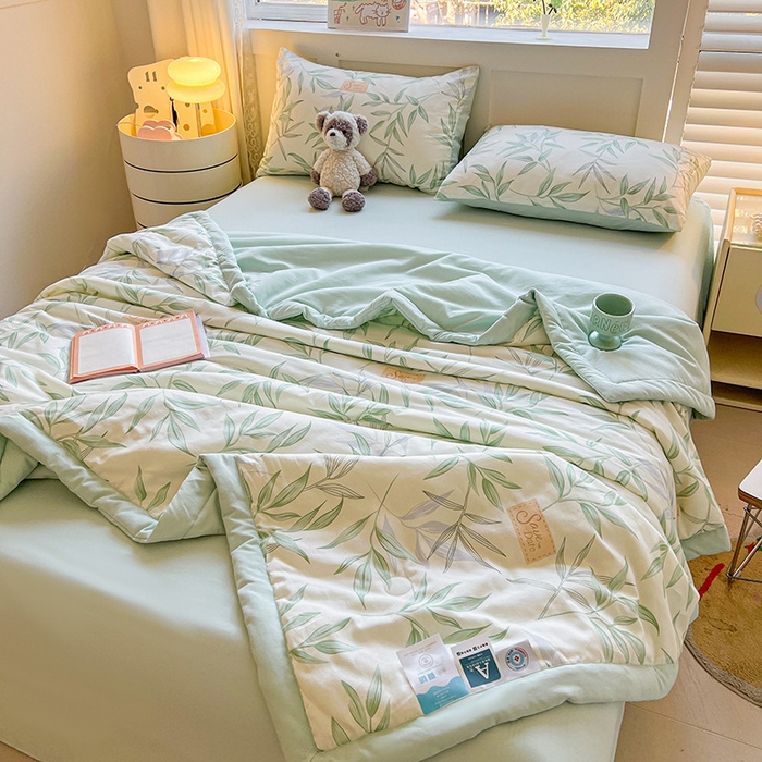 91家纺网 家纺一手货源 找家纺 金喜 2025新款全棉印花夏被可爱卡通风夏凉被薄被子夏被四件套 叶曲
