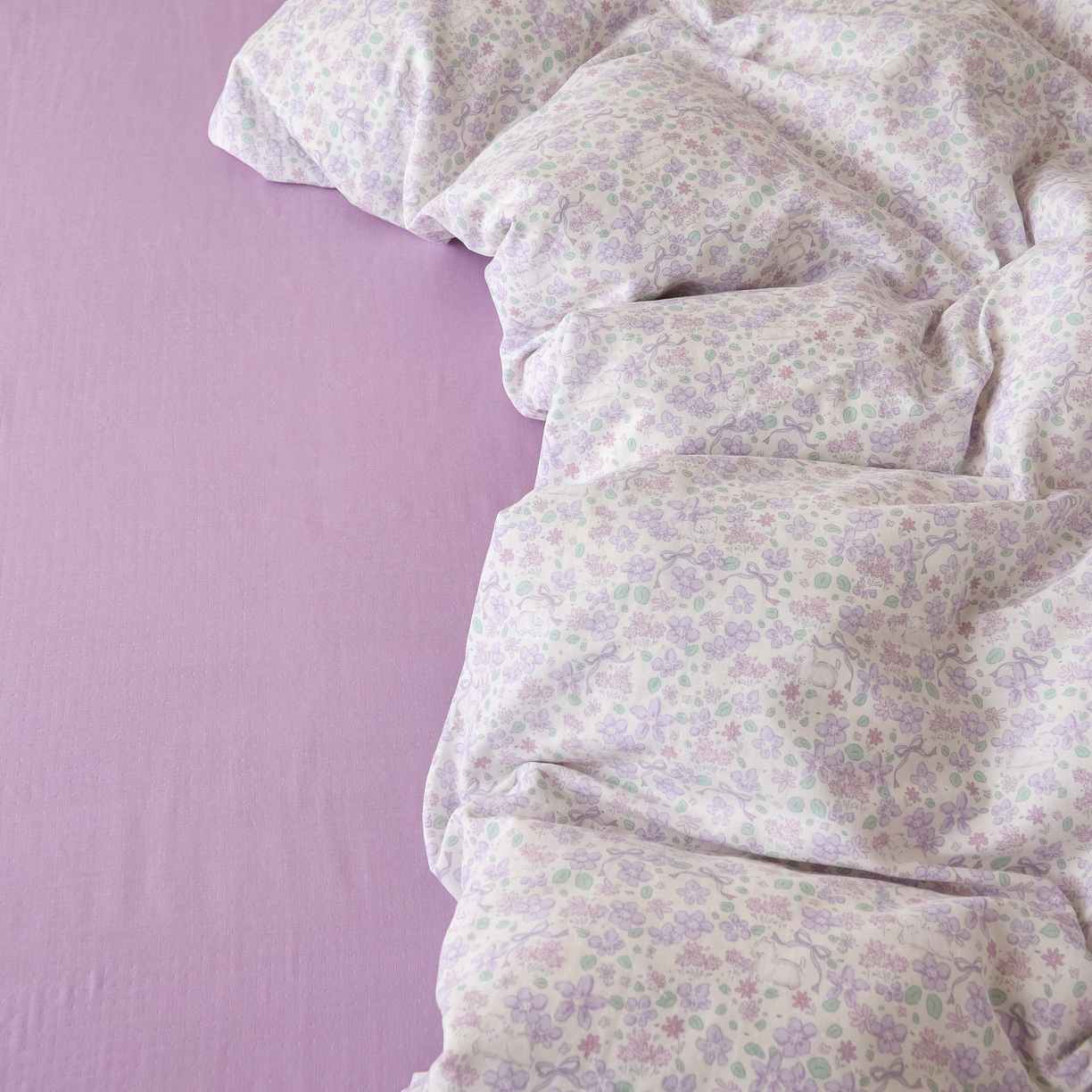 91家纺网 家纺一手货源 找家纺 嘉汀兰家居 2025新款圆角花边款全棉纯棉A类母婴级有氧全棉双层纱亲肤全棉小清新印花四件套 春意