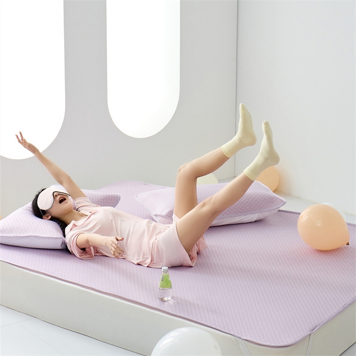 91家纺网 家纺一手货源 找家纺 凌云家纺 2025年爆款新品100%锦纶冰丝凉感三明治凉席 紫色