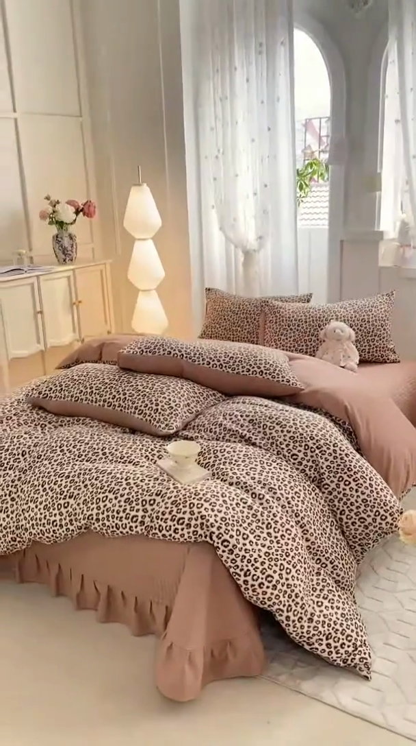 91家纺网 家纺一手货源 找家纺 一比一家纺 2025新款针织双层纱床盖四件套 豹纹风尚