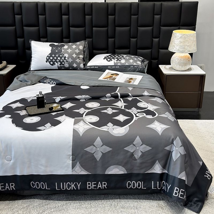 91家纺网 家纺一手货源 找家纺 （总）奥汀洛家纺 2025新款数码印花大版水洗真丝冰丝天丝夏被四件套