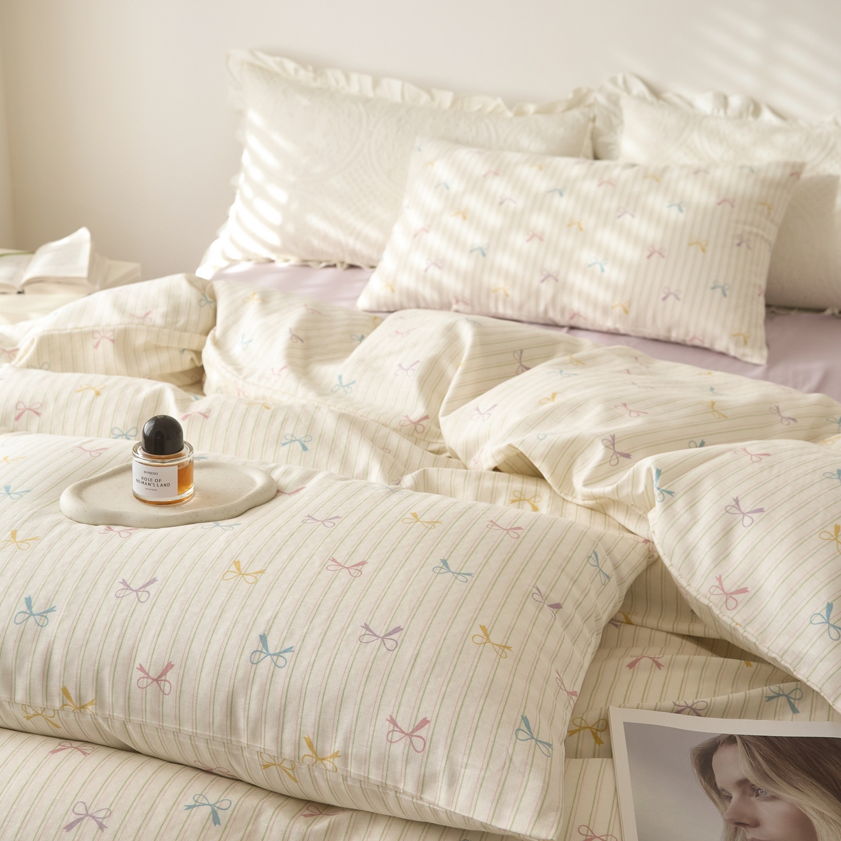 91家纺网 家纺一手货源 找家纺 嘉汀兰家居 2025新款圆角花边款全棉纯棉A类母婴级有氧全棉双层纱亲肤全棉小清新印花四件套 蝴蝶结