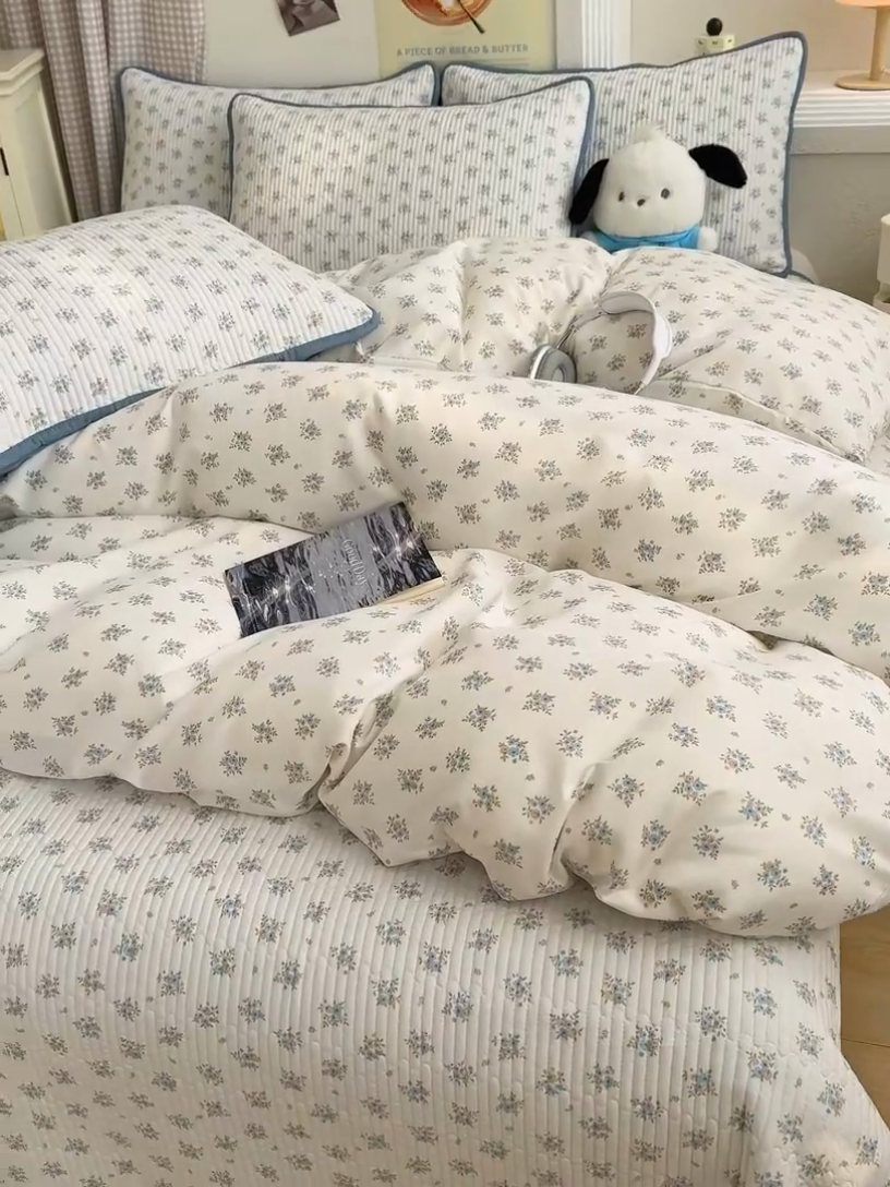 91家纺网 家纺一手货源 找家纺 赫梵茜 2025新款有氧针织双层纱单床盖床盖三件套床盖四件套 沐兰花开