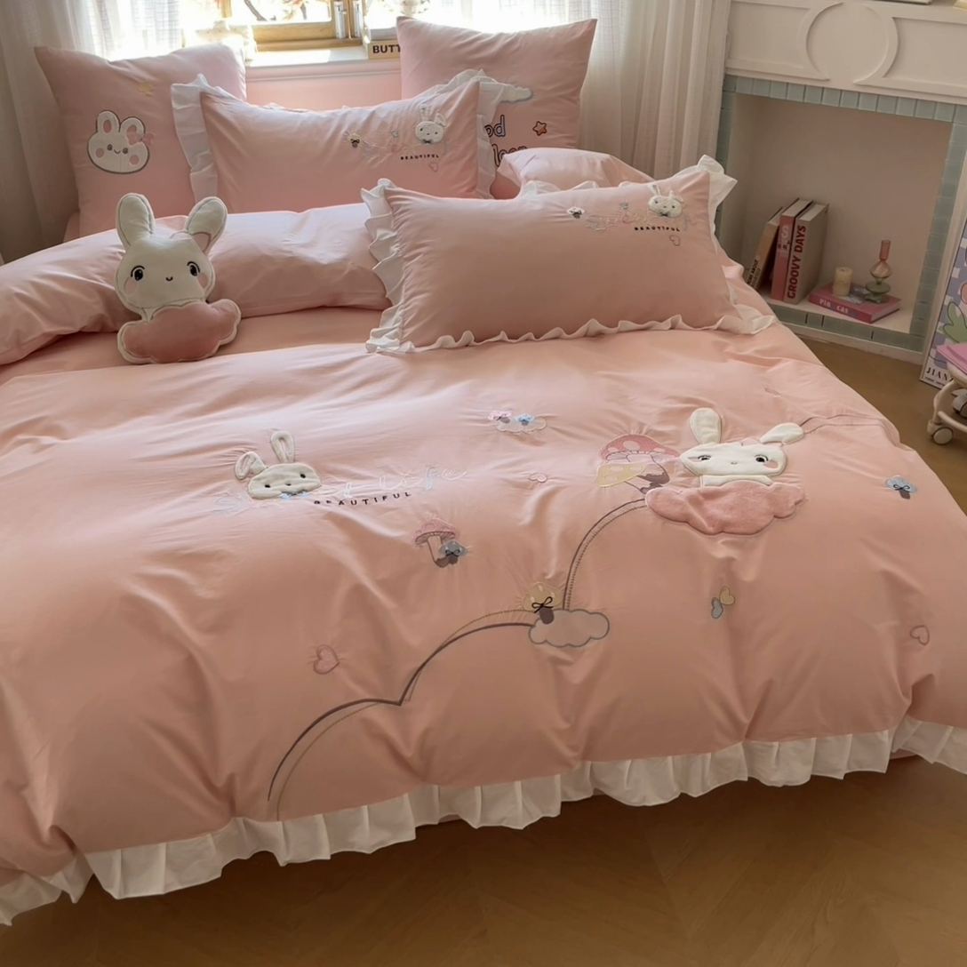 91家纺网 家纺一手货源 找家纺 （总）恋绒2025新款亲肤全棉水洗棉纯棉贴布绣立体刺绣四件套系列—花边款（提供买家秀）送同款抱枕