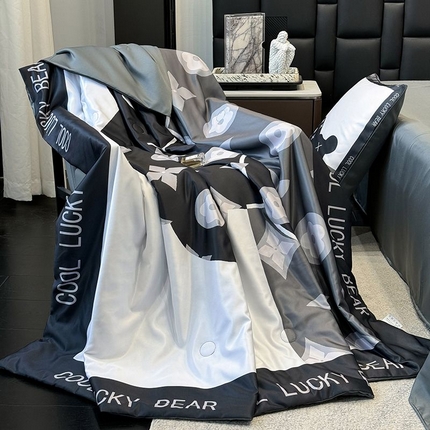 91家纺网 家纺一手货源 找家纺 （总）奥汀洛家纺 2025新款数码印花大版水洗真丝冰丝天丝夏被四件套