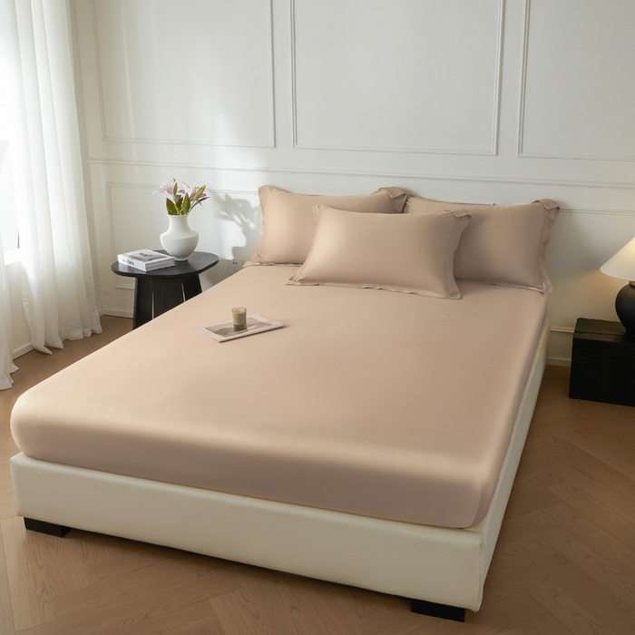 91家纺网 家纺一手货源 找家纺 涵宸2025新款天丝-天丝棉-纯色单床笠-场景1 床笠-奶茶杏