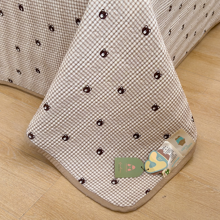 91家纺网 家纺一手货源 找家纺 赫梵茜 2025新款有氧针织双层纱单床盖床盖三件套床盖四件套 格子熊