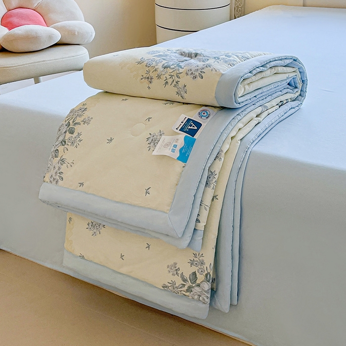 91家纺网 家纺一手货源 找家纺 金喜 2025新款全棉印花夏被可爱卡通风夏凉被薄被子夏被四件套 醉花语