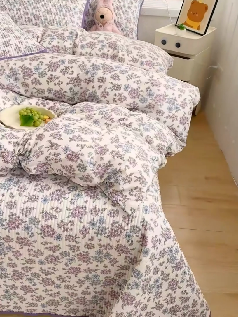 91家纺网 家纺一手货源 找家纺 赫梵茜 2025新款有氧针织双层纱单床盖床盖三件套床盖四件套 紫藤花开