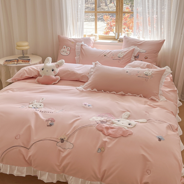 91家纺网 家纺一手货源 找家纺 （总）恋绒2025新款亲肤全棉水洗棉纯棉贴布绣立体刺绣四件套系列—花边款（提供买家秀）送同款抱枕