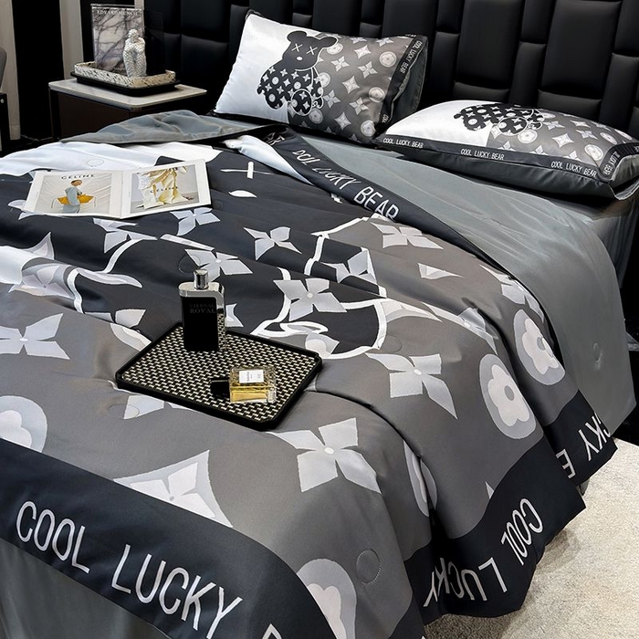 91家纺网 家纺一手货源 找家纺 （总）奥汀洛家纺 2025新款数码印花大版水洗真丝冰丝天丝夏被四件套