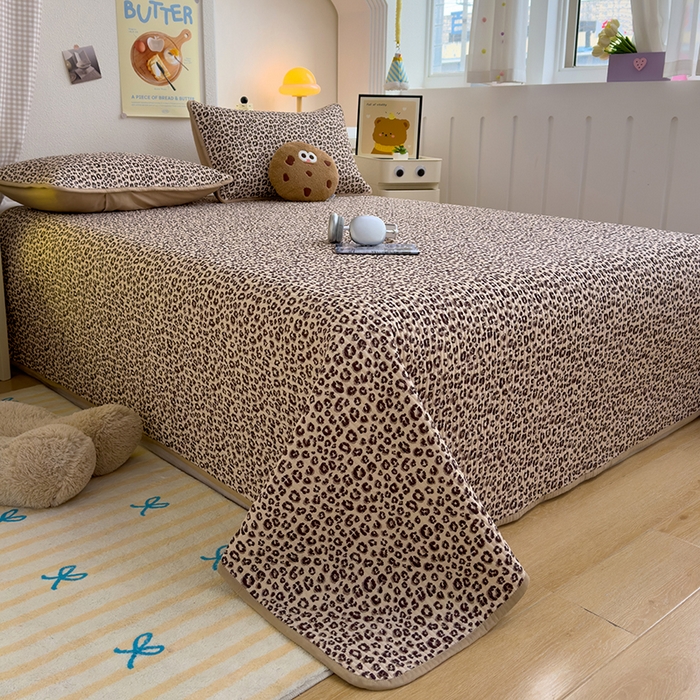 91家纺网 家纺一手货源 找家纺 赫梵茜 2025新款有氧针织双层纱单床盖床盖三件套床盖四件套 豹纹