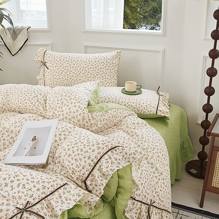 91家纺网 家纺一手货源 找家纺 卡迪亚家纺 2025新款轻氧棉小碎花韩式花边床盖 花漾