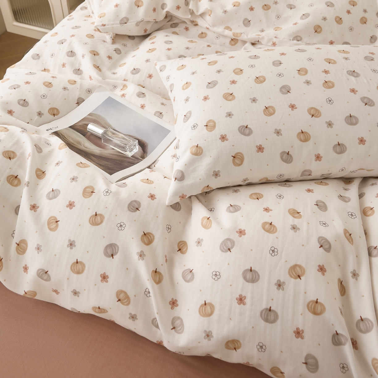 91家纺网 家纺一手货源 找家纺 嘉汀兰家居 2025新款圆角花边款全棉纯棉A类母婴级有氧全棉双层纱亲肤全棉小清新印花四件套 南瓜乐园