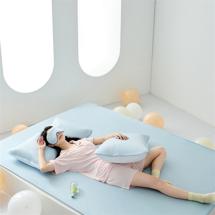 91家纺网 家纺一手货源 找家纺 凌云家纺 2025年爆款新品100%锦纶冰丝凉感三明治凉席 蓝色