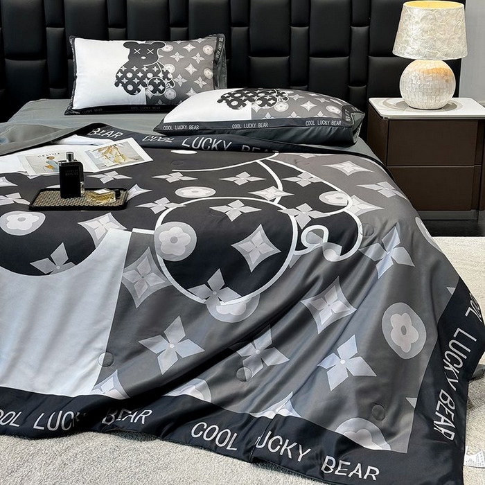 91家纺网 家纺一手货源 找家纺 （总）奥汀洛家纺 2025新款数码印花大版水洗真丝冰丝天丝夏被四件套